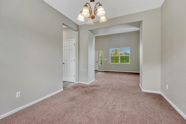 Building Photo - 5643 S Biloxi Way