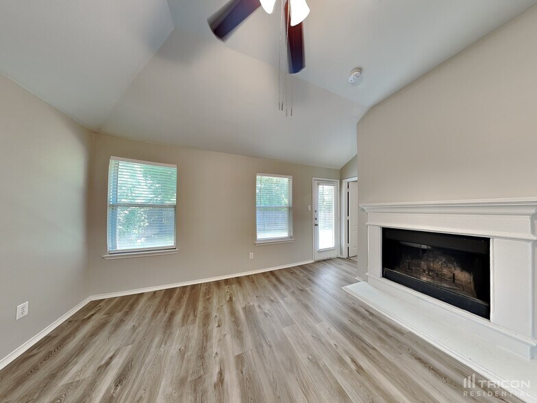 Building Photo - 2544 Taos Dr