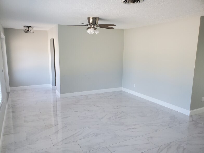 Building Photo - 1257 NE Sago Dr
