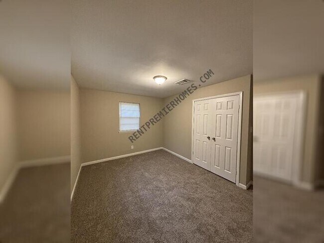 Building Photo - 607 S Jackson St