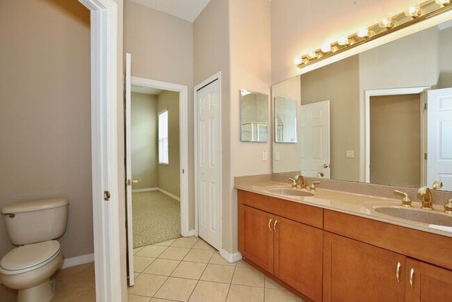 Building Photo - Spacious 3/2 Home located in Summerport Co...