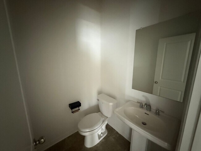 Building Photo - Beautiful Three Bedroom Two and a Half Bathroom Home in Murrieta!