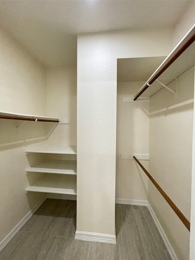 Building Photo - 640 Wilcrest Dr