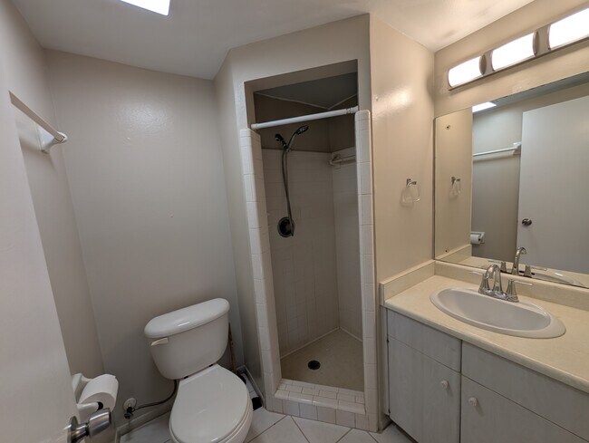 Building Photo - 3463 Bee Ridge Rd