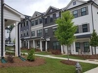 Building Photo - 747 Calvine Rd