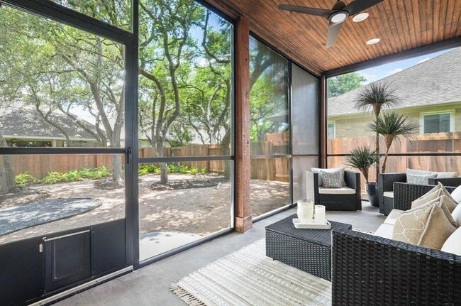 Building Photo - 10820 Sky Rock Dr