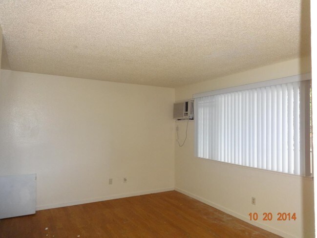 Living Room - 0872