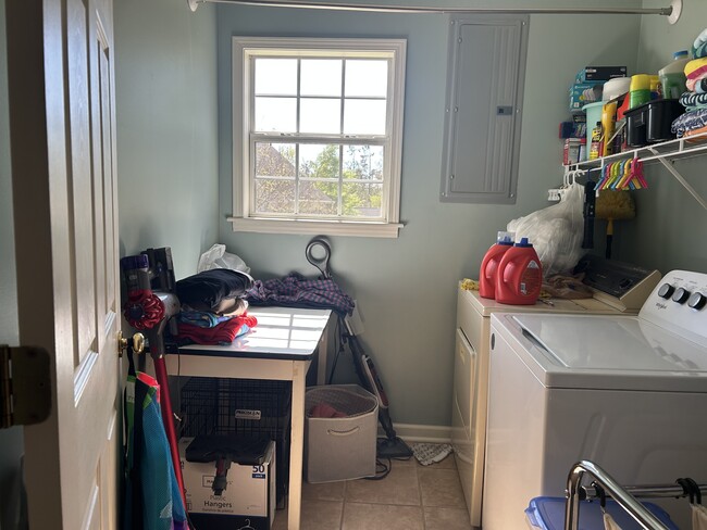 Building Photo - 105 Jamie Cove