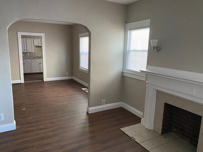 Building Photo - 608-610 Racine Avenue