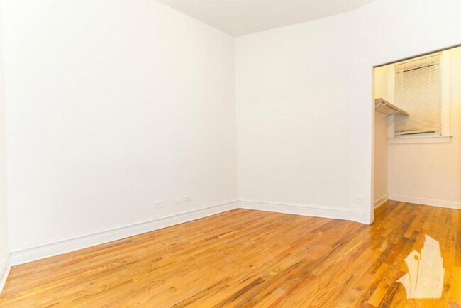 Building Photo - 4 bedroom in Chicago IL 60613