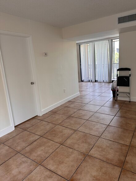 Living room - 8730 SW 133rd Avenue Rd