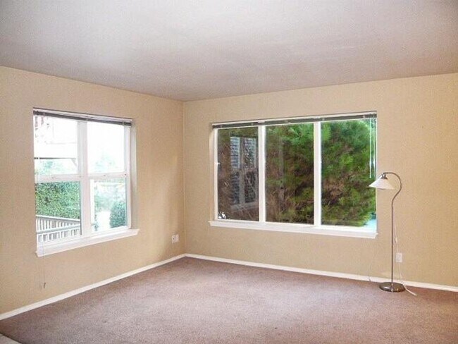 Building Photo - 927-929 Otis St