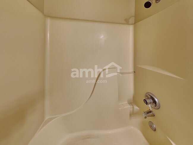 Building Photo - 6002 Candlewick Dr