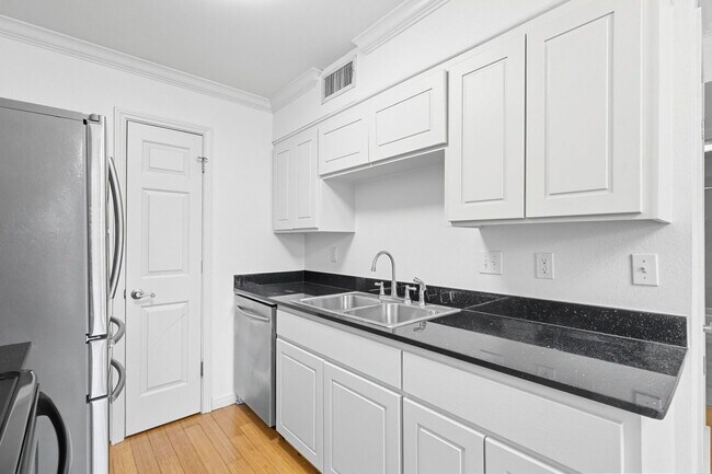 Building Photo - 900 S Lamar Blvd