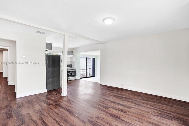 Building Photo - 3505 SW 12th Ct
