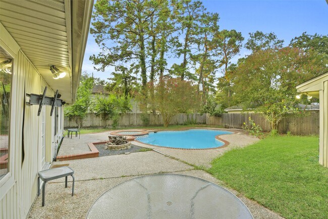 Building Photo - 3838 Glenheather Dr