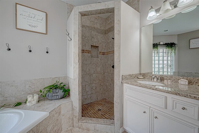 Building Photo - 8006 Devlin Dr