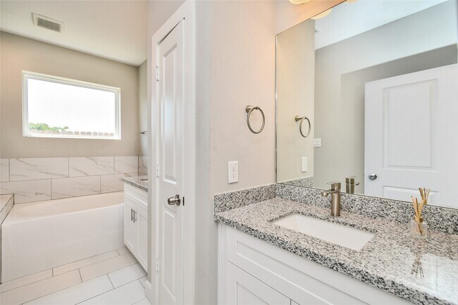 Building Photo - 1507 5th St