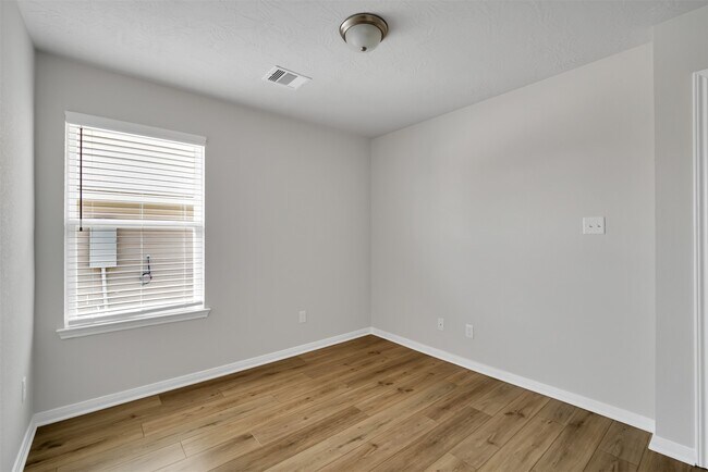 Building Photo - 298 Brock's Ln