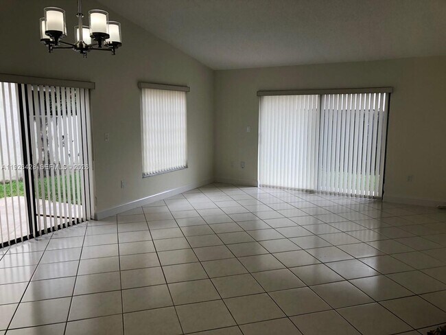 Building Photo - 9044 SW 112th Ct