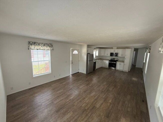 Building Photo - 93 Curtis Ln