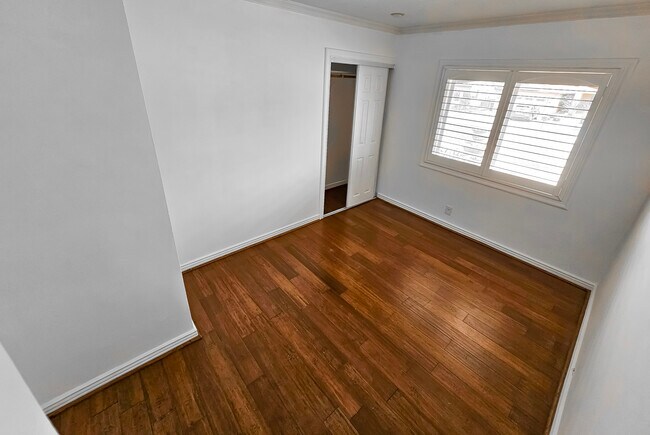 Building Photo - 2404 Foxglove Dr