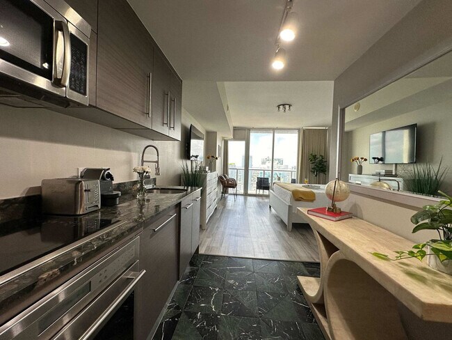 Building Photo - 485 Brickell Ave