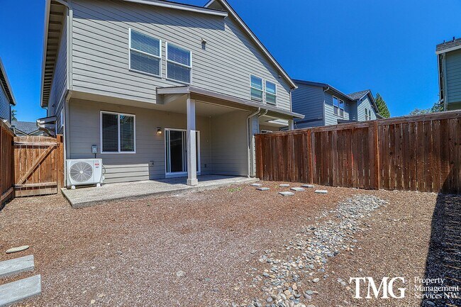 Building Photo - 3 Bedroom, 2.5 Bath Townhome In Ridgefield!