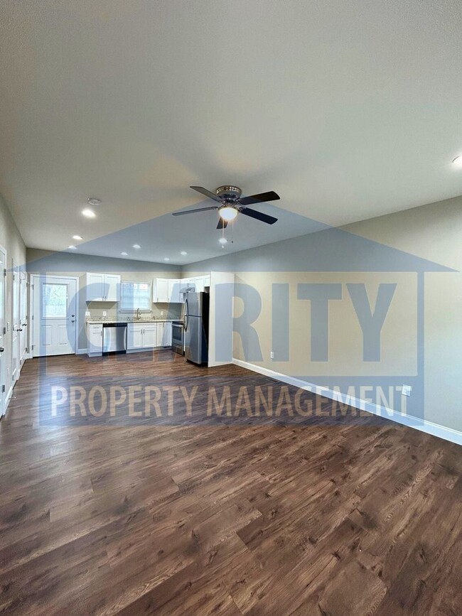 Building Photo - Two bedroom townhome in great, central location!