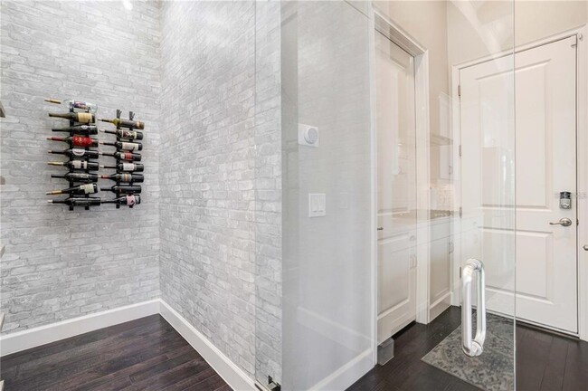 Building Photo - 8449 Via Vittoria Way