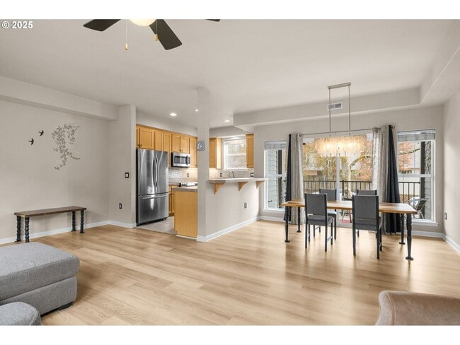 Building Photo - Beautiful Newly Renovated Spacious 3 Bedroom Home!