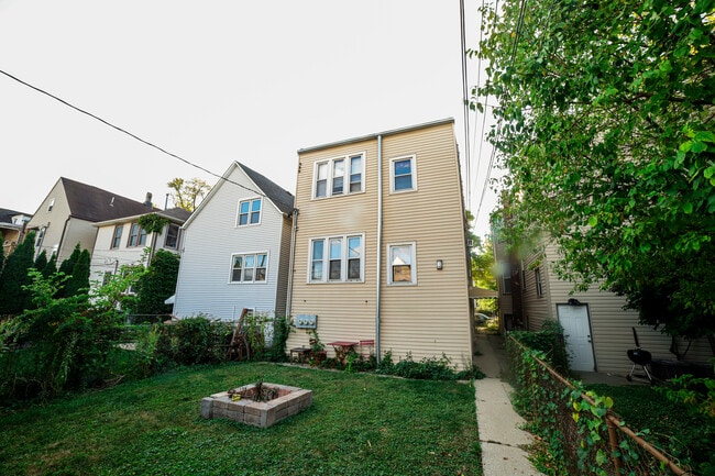 Building Photo - 3733 N Christiana Ave
