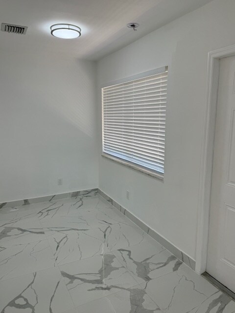 Building Photo - 5962