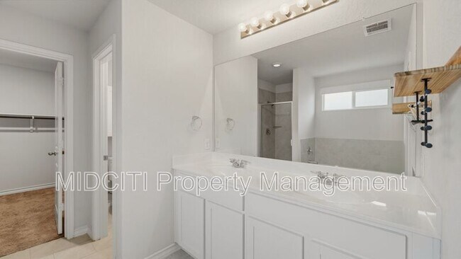 Building Photo - 221 Tule Canyons