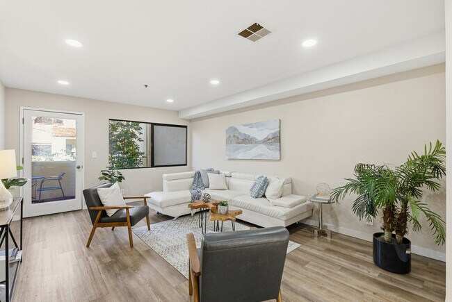 Building Photo - 153 California Ave