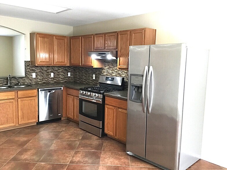 Building Photo - 216 Fall Creek Dr