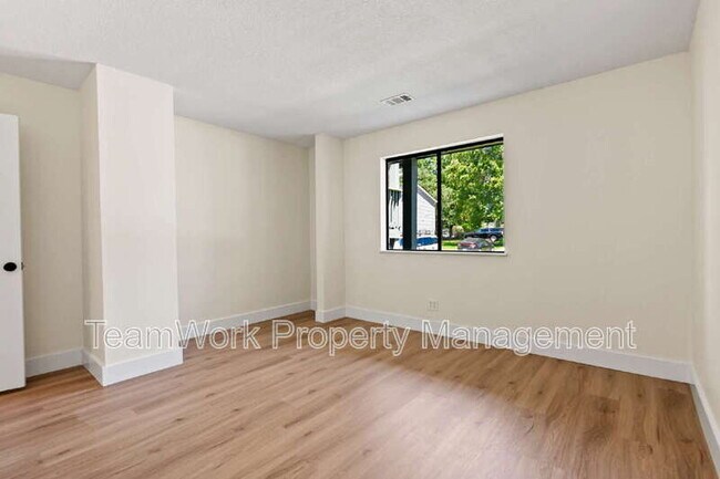 Building Photo - 8483 Yadkin Cir