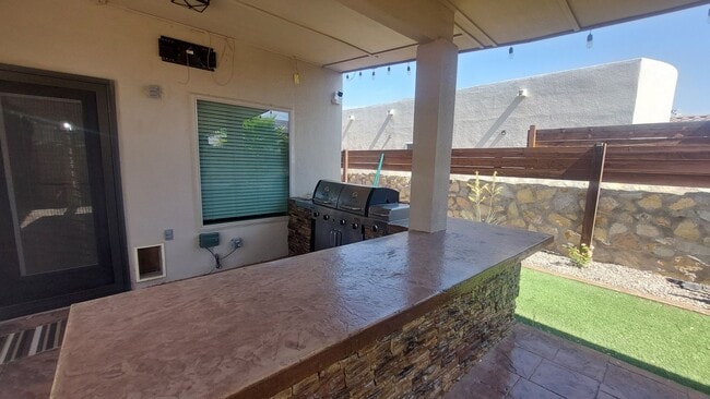 Building Photo - Backyard Oasis!!!  Beautiful 4 bedroom 2.5 bathroom 2 story home on corner lot!