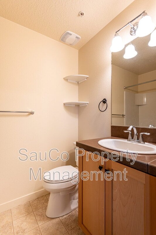 Building Photo - 8712 NE Delamere Way