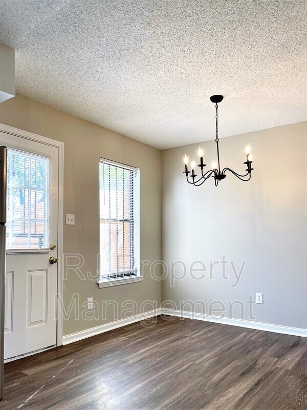 Building Photo - 2344 N Orchid Dr