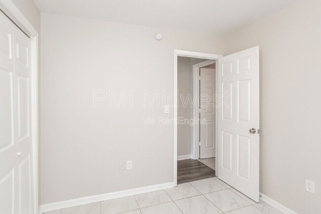 Building Photo - 3014 W 10th St