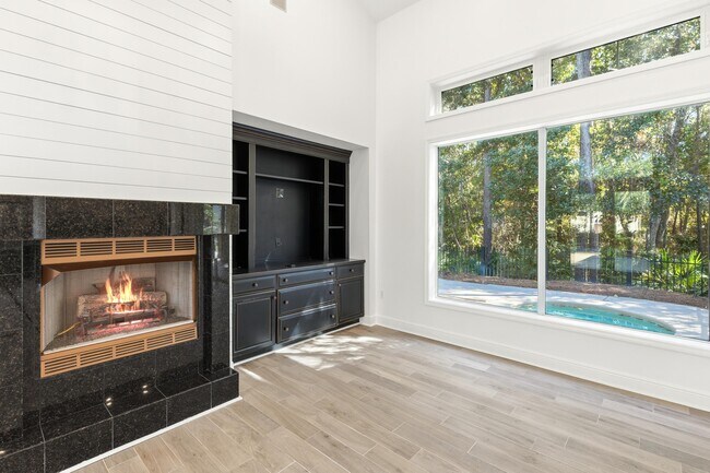 Building Photo - 2928 Pine Valley Dr