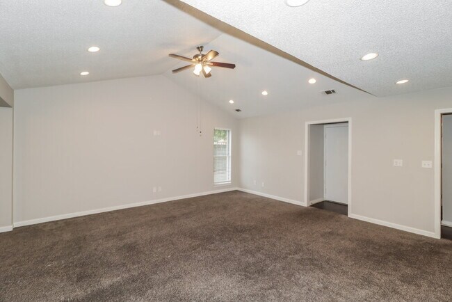 Building Photo - 6124 Kensington Cir