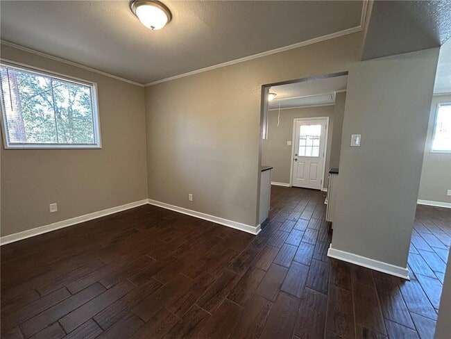 Building Photo - 4010 Sunnyvale Ln S