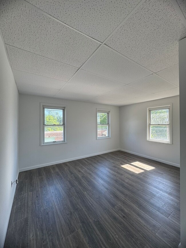 Building Photo - 223 Hopewell Rd
