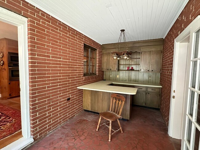 Building Photo - 360 Melton Rd