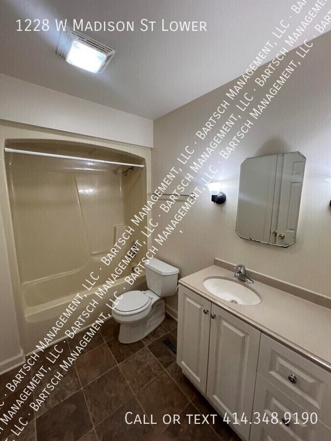 Building Photo - 1228 W Madison St