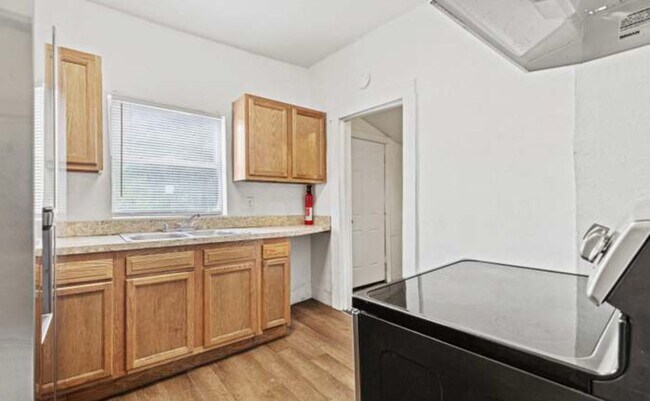 Building Photo - 298 Osceola St