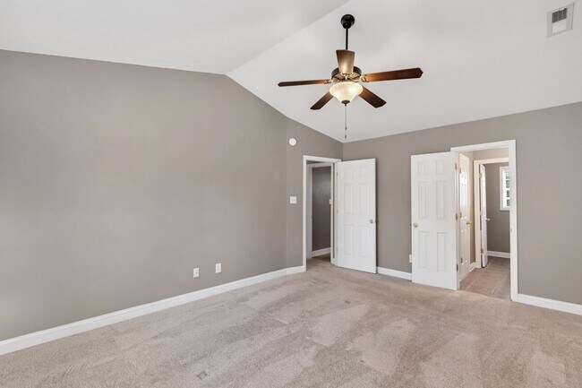 Building Photo - 3 bedroom with BONUS! Fenced Yard