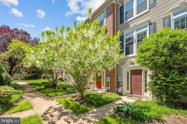Building Photo - 956 Harrison Cir